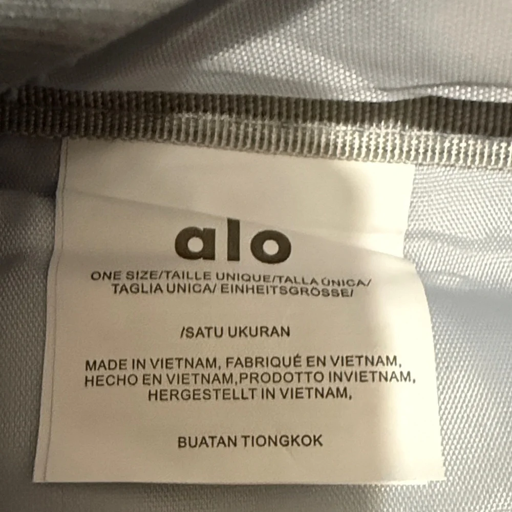 🩶 Alo Yoga City Zen Backpack — Slate Gray NWOT - Picture 4 of 7